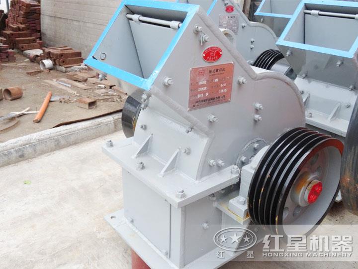 錘式破碎機(jī)，電機(jī)功率6P 55KW，時(shí)產(chǎn)18-40噸