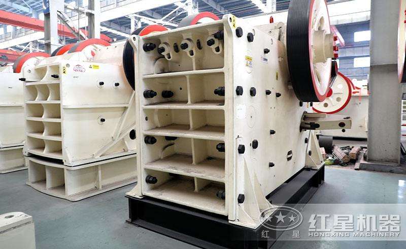 鄂式破碎機(jī)，優(yōu)質(zhì)鋼板鑄成，使用壽命長(zhǎng) style=width:720px; 