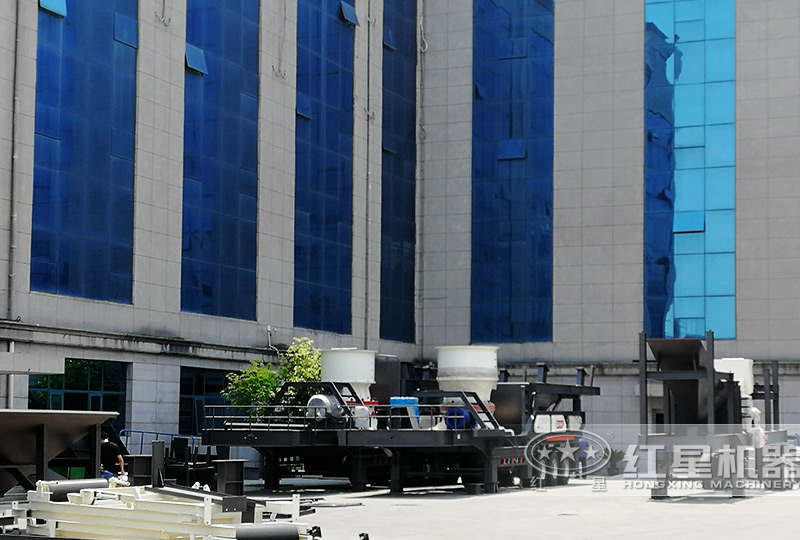 河南紅星移動碎石機器價格實惠，廠家現貨