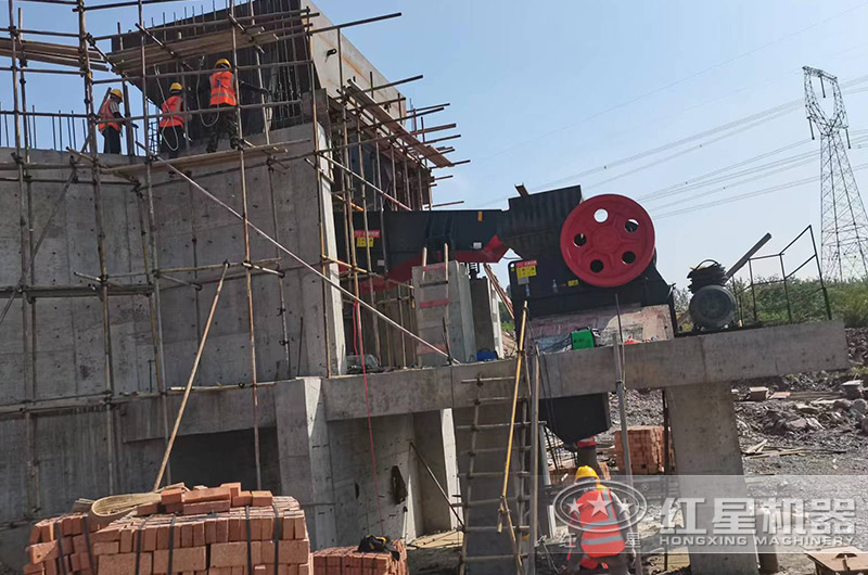 鄂式破碎機安裝現(xiàn)場