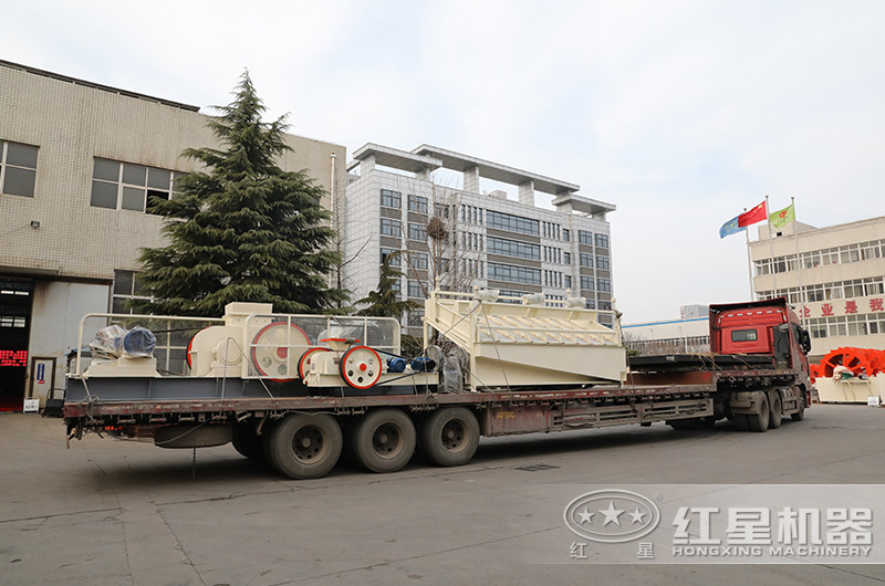 對輥制砂機裝車發貨中